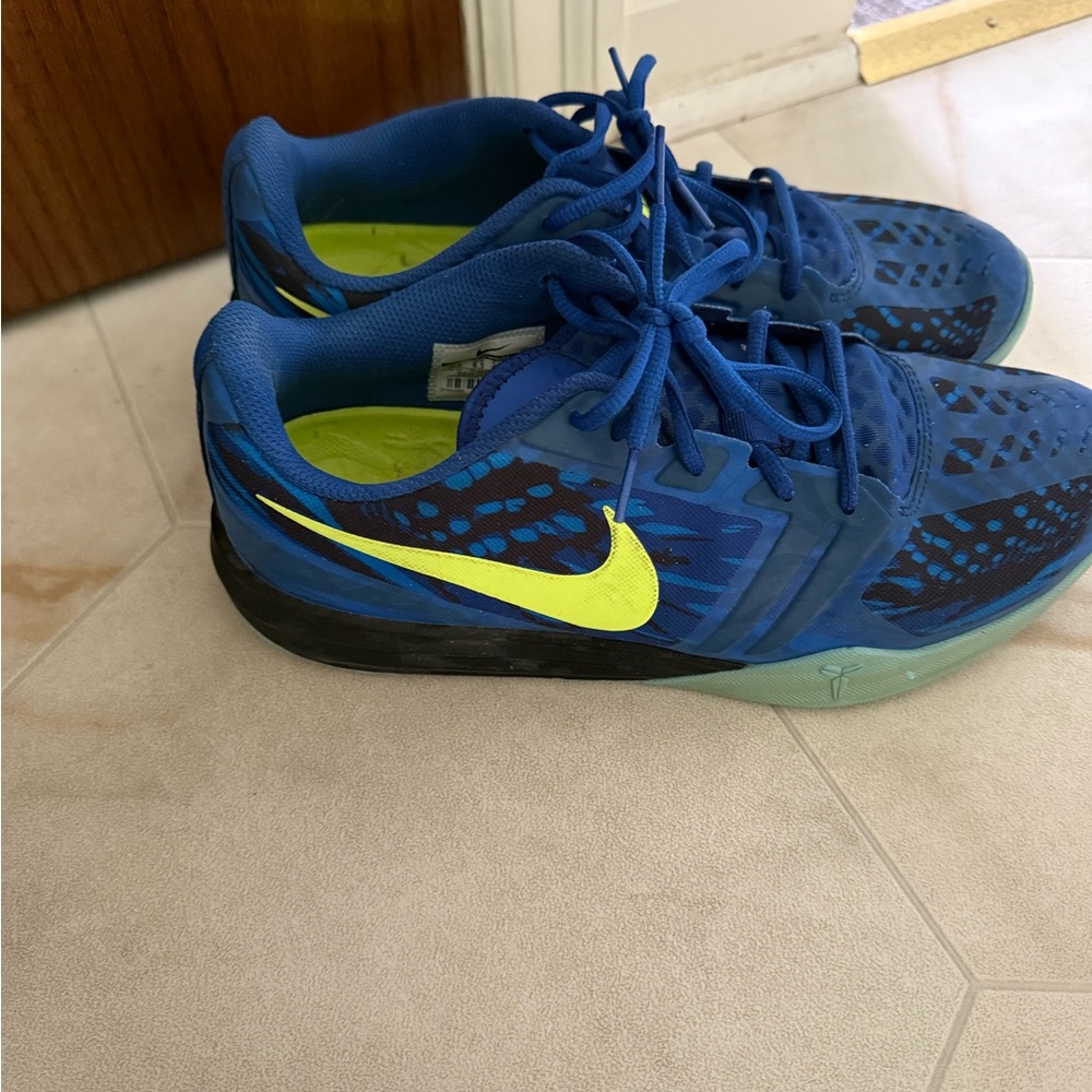 Nike KB Mentality sneaker. Size 10.5